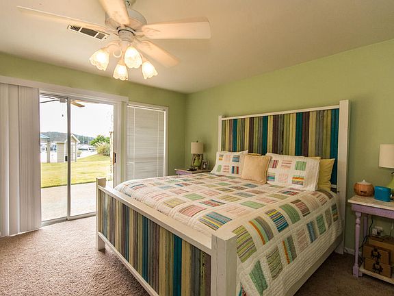 3rd image of 100 Harbor Pl Unit 102