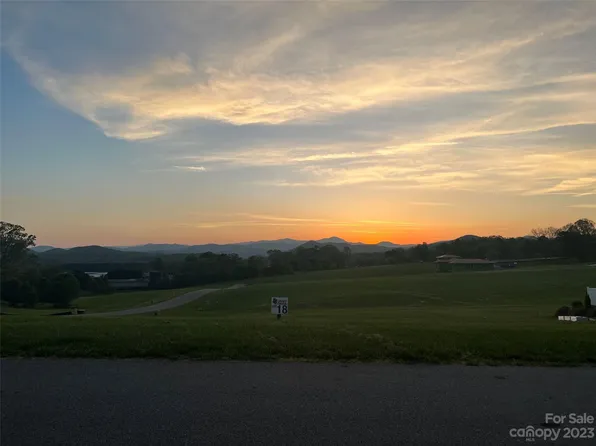 74 Pisgah Ridge Trl, Mills River, NC 28759