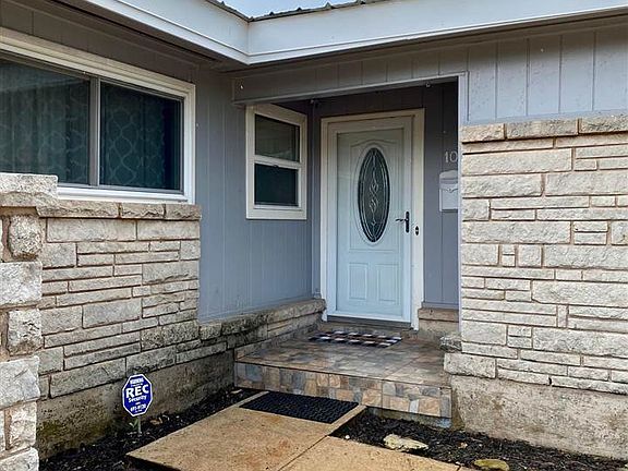 2nd image of 100 Forest Hills Dr