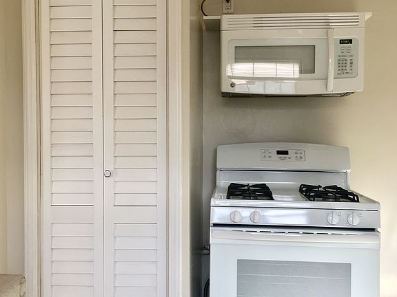 4th image of 912 Arguello St APT 3