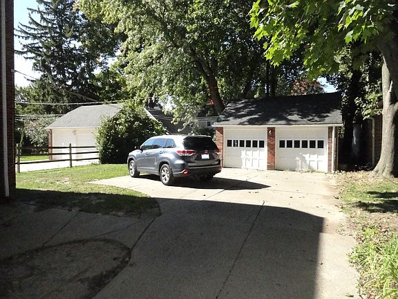 3rd image of 2453 Middlesex Dr