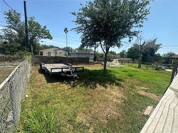 5th image of 106 Cedar Ave