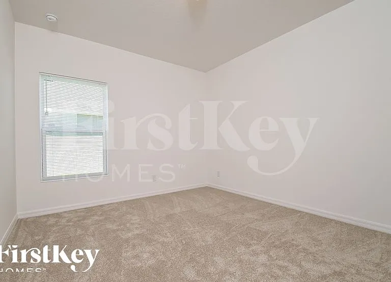 900 Avenal Ln — Photo 12