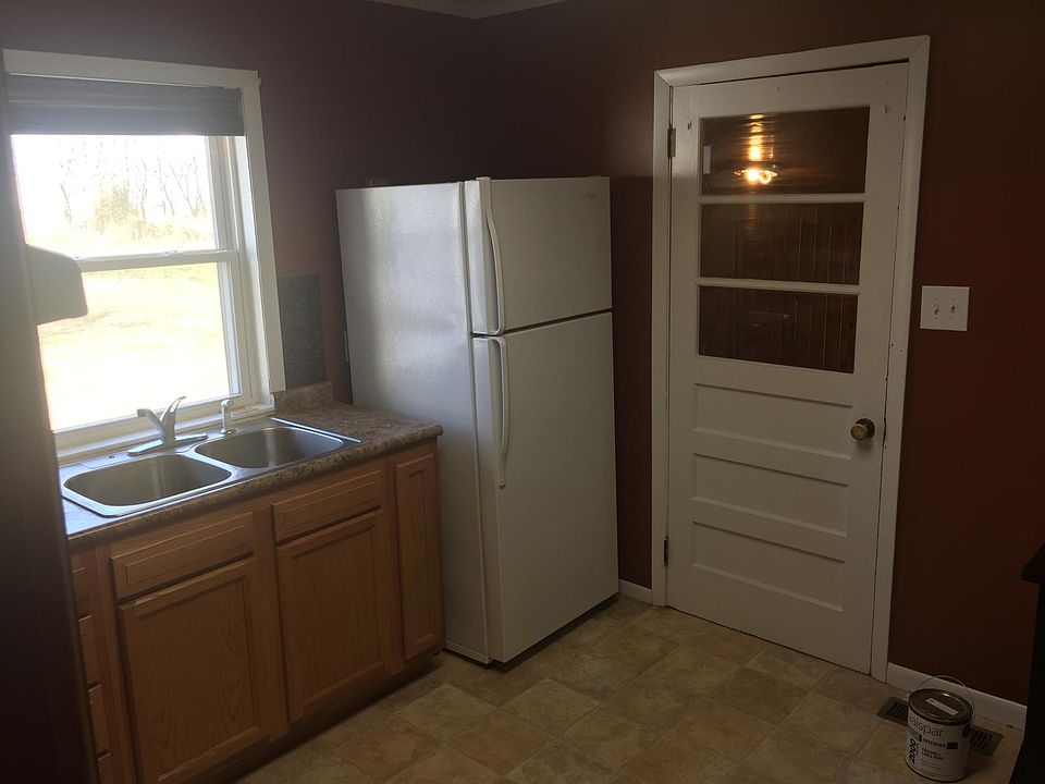 2nd image of 225 Cedar Ave