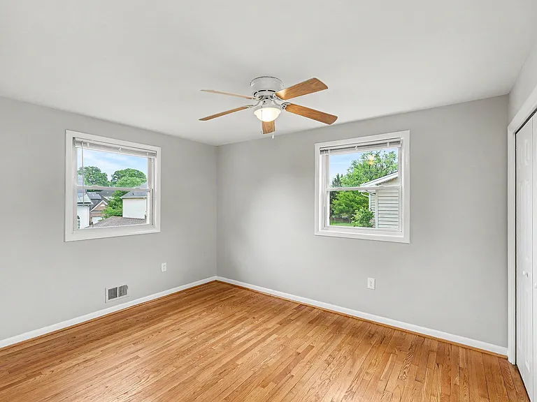 7014 Dower House Rd — Photo 9