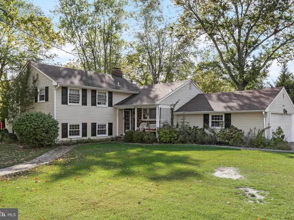 222 Dickens Ct, Cherry Hill, NJ 08034