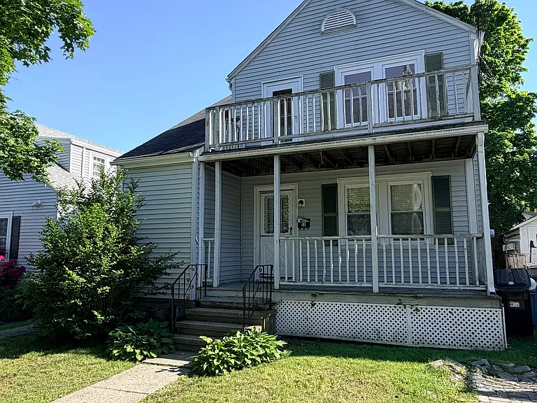 15 Lawn Ave #2 — Photo 1