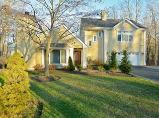 12 Dosoris Ln, Putnam Valley, NY 10579