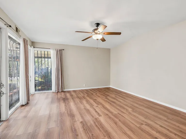 1127 Mount Rainier Dr — Photo 18
