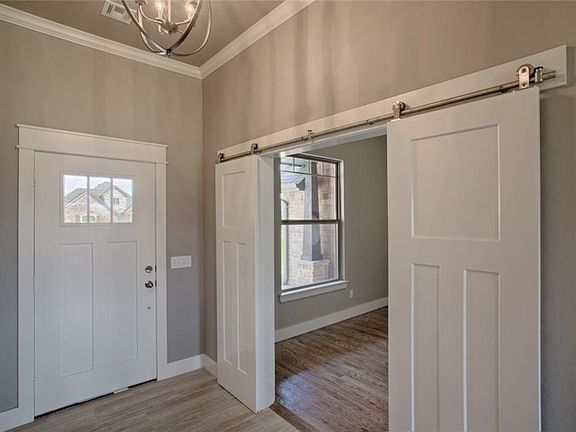 3rd image of 665 Harold Dr NE