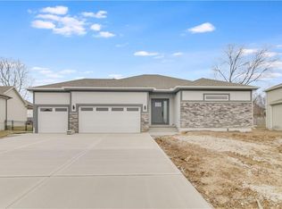 1237 Goshen Dr, Lees Summit, MO 64064