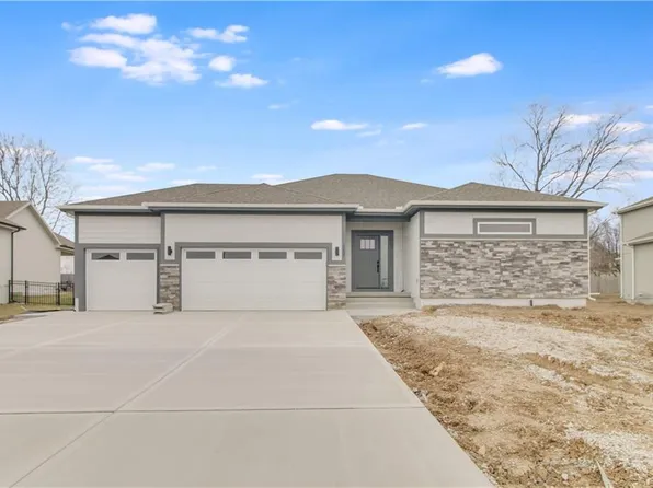 1237 Goshen Dr, Lees Summit, MO 64064