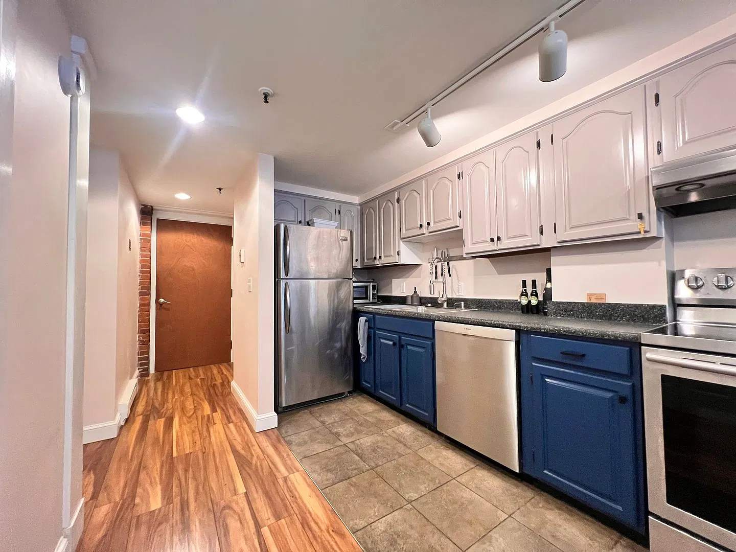 Updated 1-Bedroom Condo | In-Unit Laundry | 2 Parking Spaces | South Portland — Photo 3