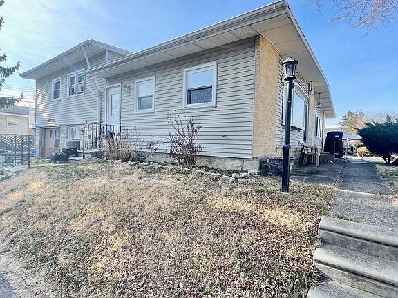 3rd image of 1048 Grant Ave