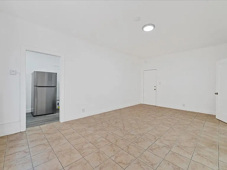 1475 W Adams Blvd #102 — Photo 3
