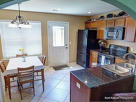 3rd image of 710 E Bonnie Ln