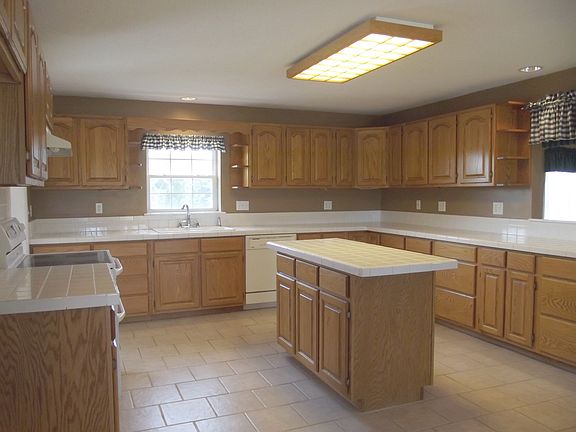 4th image of 35526 Salt River Ln