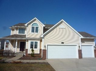 990 SE Applewood Ln, Waukee, IA 50263