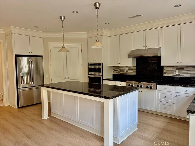 102 Chestnut Grv — Photo 8