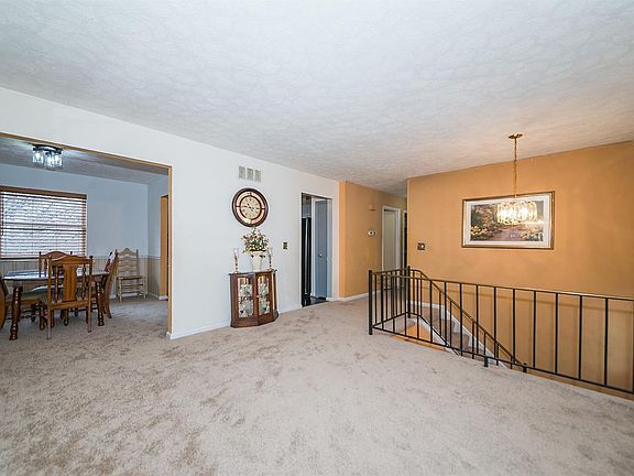 3rd image of 484 Grandin Ave