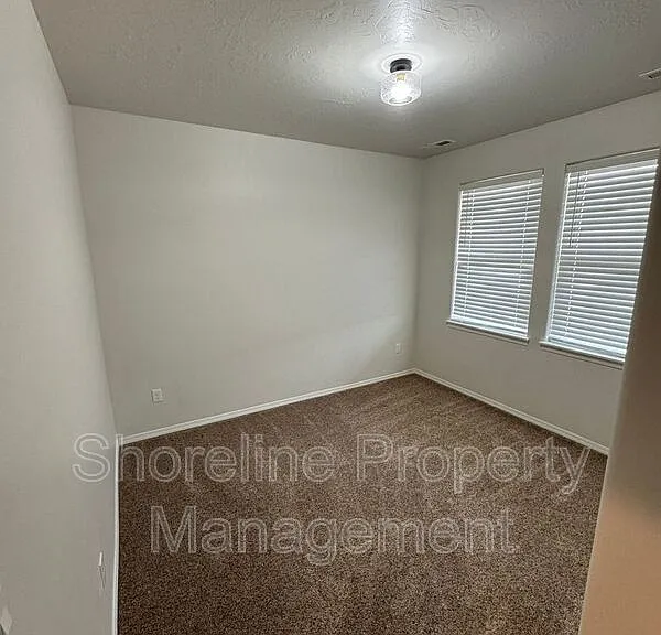 511 Diamond Lake St — Photo 79