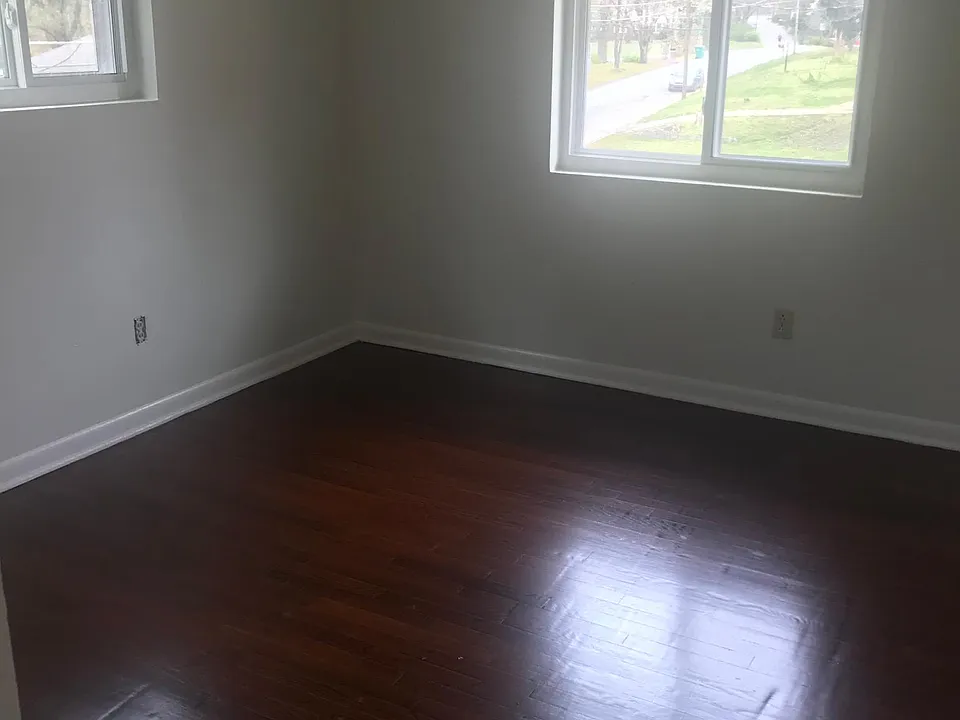 1098 Jolly Ave