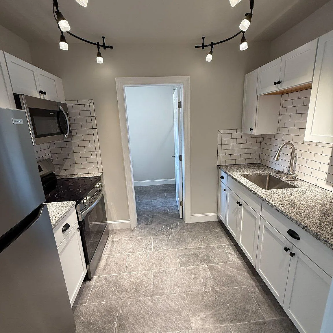 1 bed, 1.0 bath, 800 sqft, $1,350 — Photo 3