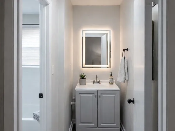 8868 Wyoming St #204, Detroit, MI 48204