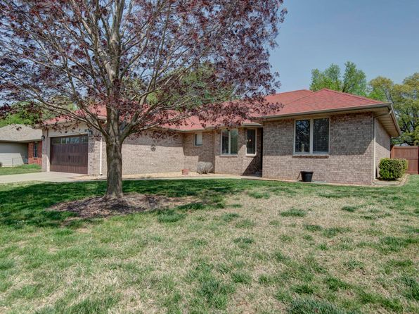 2860 S Pinehurst Avenue, Springfield, MO 65807