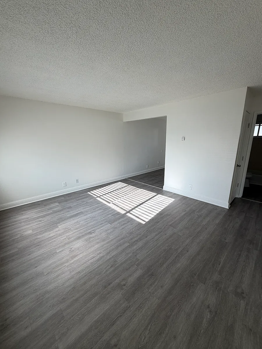 Building Photo - 850 Sullivan Ln