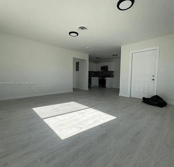 1831 NE 56th St #4 — Photo 2