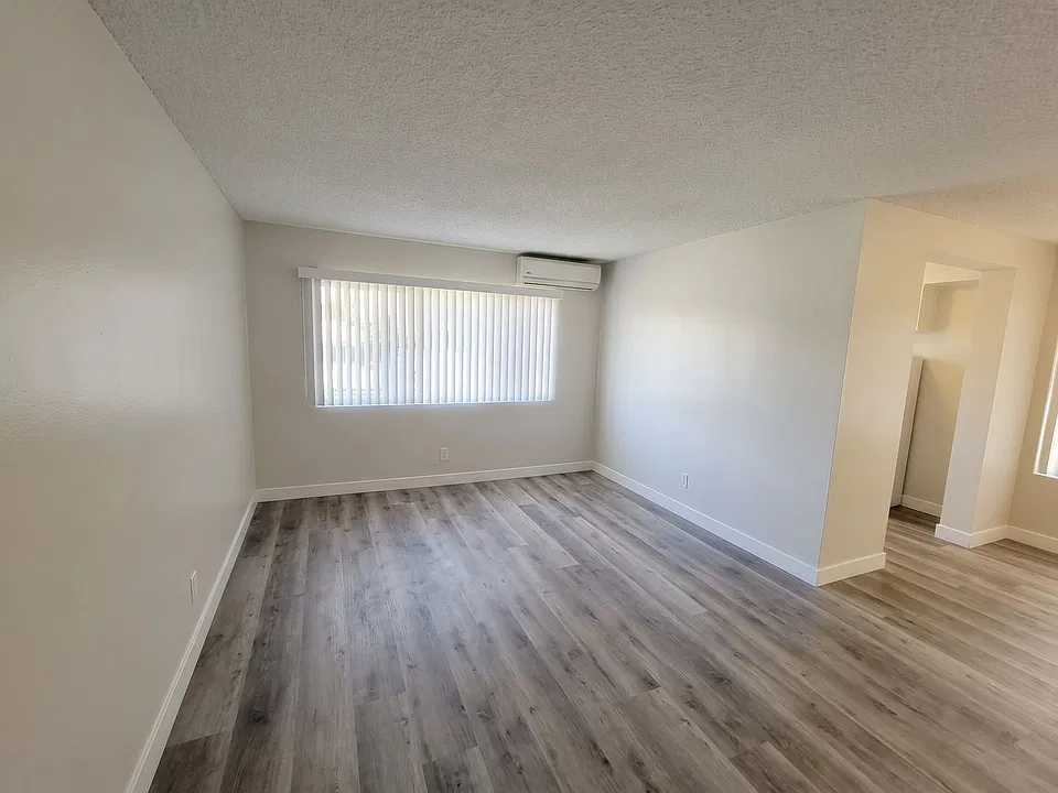 1252 W 89th St #4A