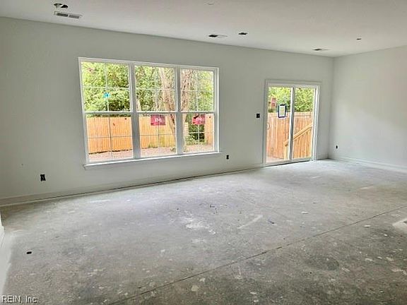 4th image of 813 Mullen Rd