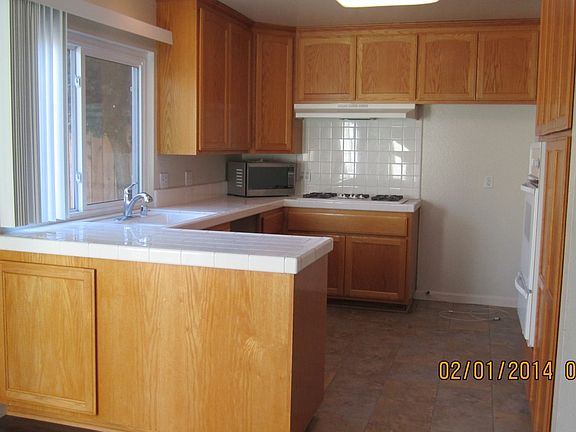 Kitchen/Gas Range & Micro