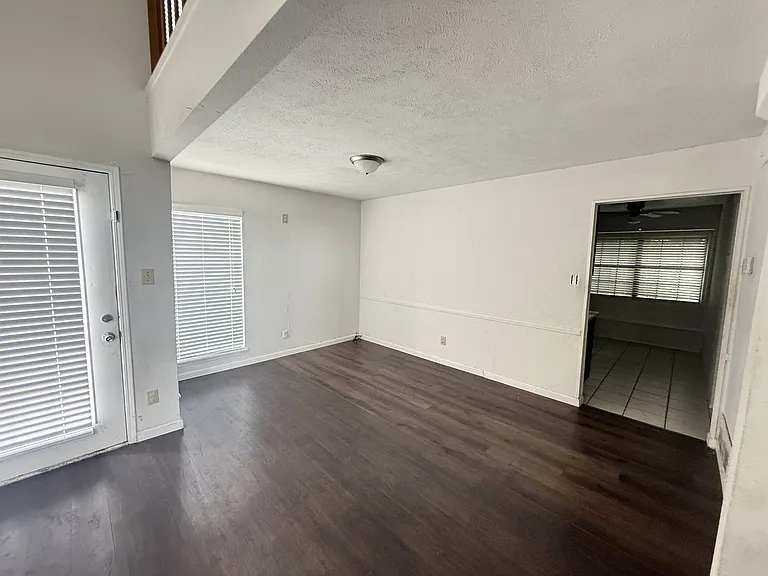 1616 Fannin Cir — Photo 12
