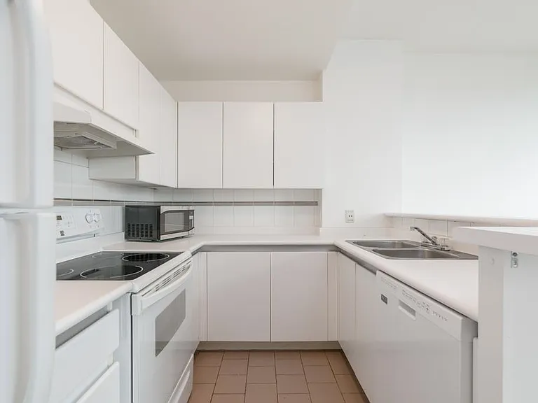 989 Nelson St #903 — Photo 21