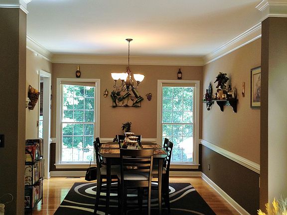 4th image of 2417 Regents Park Ln