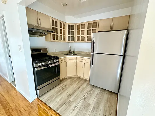 Rented by P R O Links Realty Inc | media 3