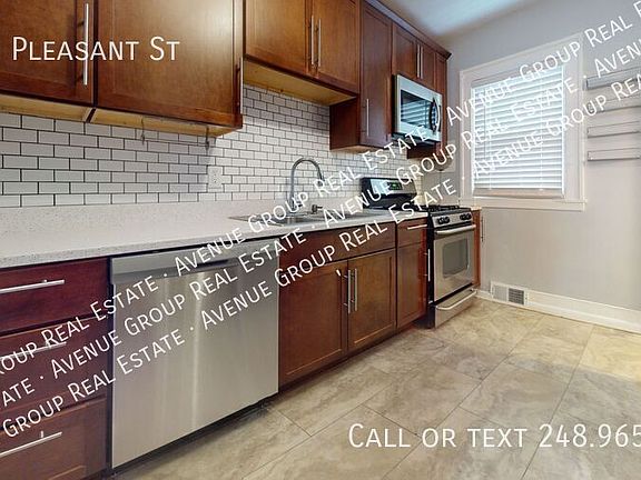 4th image of 940 N Pleasant St