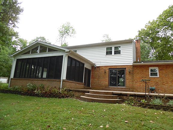 4th image of 1405 East Ln