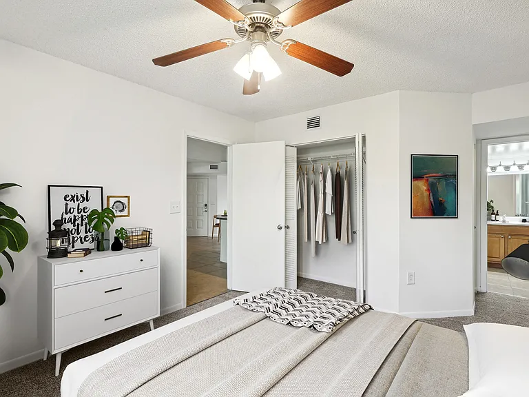 Sheridan Ocean Club Apartments — Photo 82