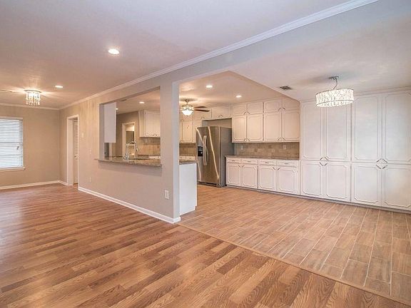 4th image of 1204 W Lavender Ln