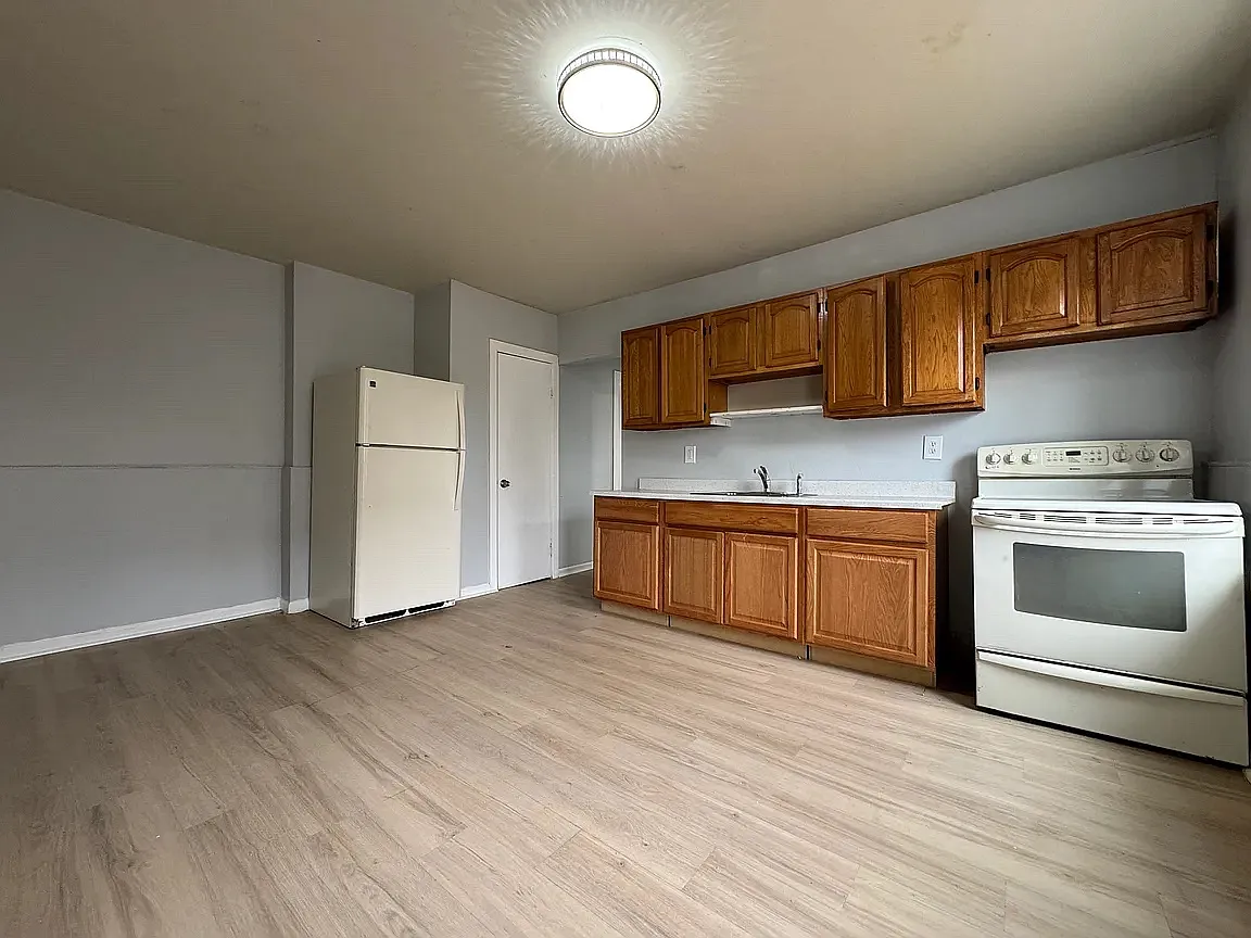 Building Photo - 126 Oak St #1