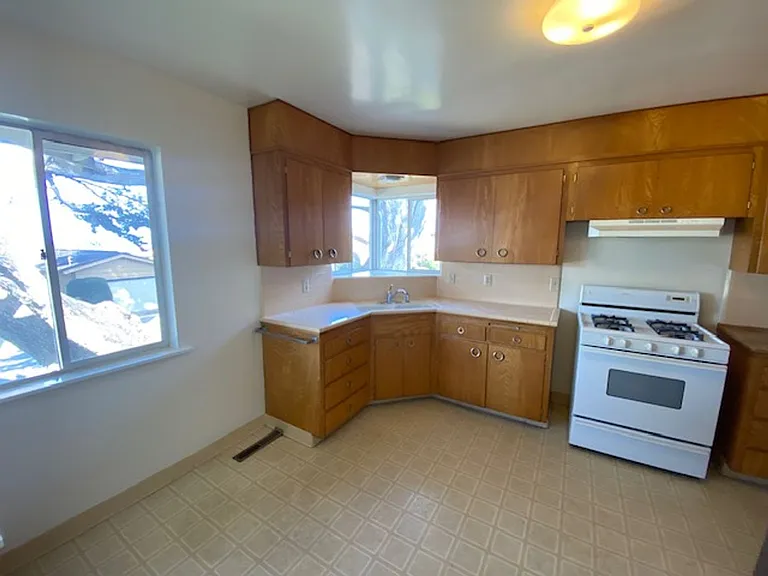 1051 Shell Ave — Photo 6
