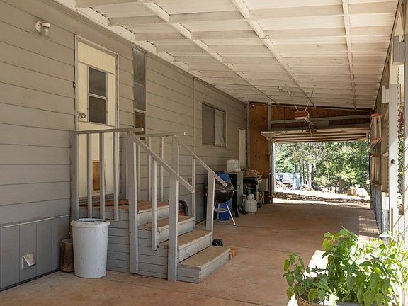 4th image of 14832 Queenan Ln