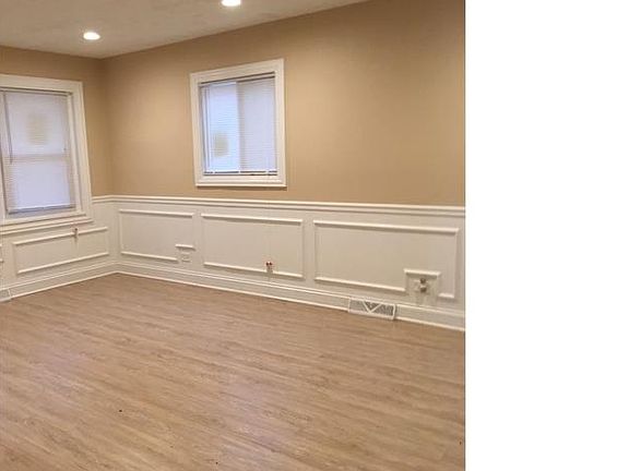 4th image of 15419 Dorchester Ave