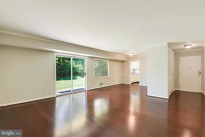 10626 Weymouth St #102 — Photo 11