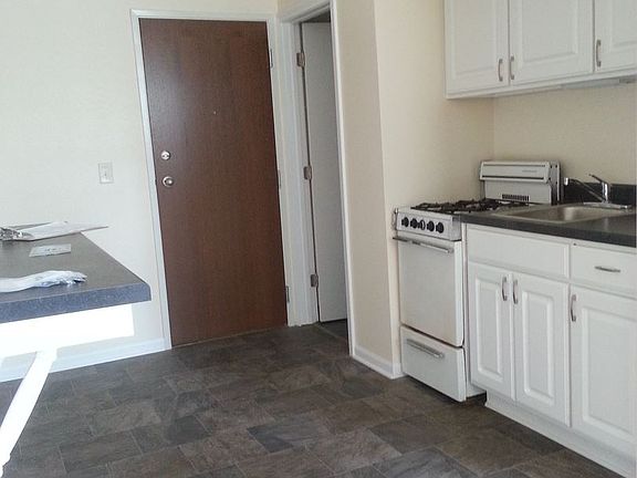 5th image of 1819 N Cambridge Ave APT 313