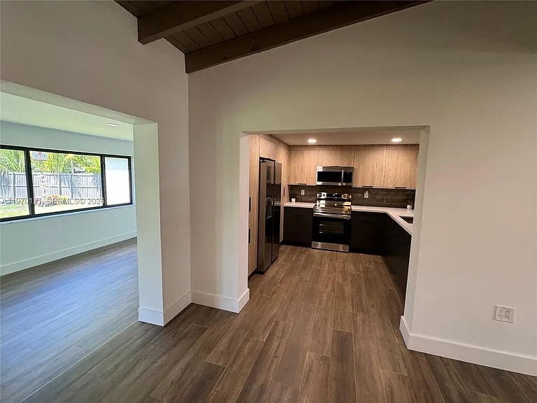 8400 SW 46th St — Photo 3