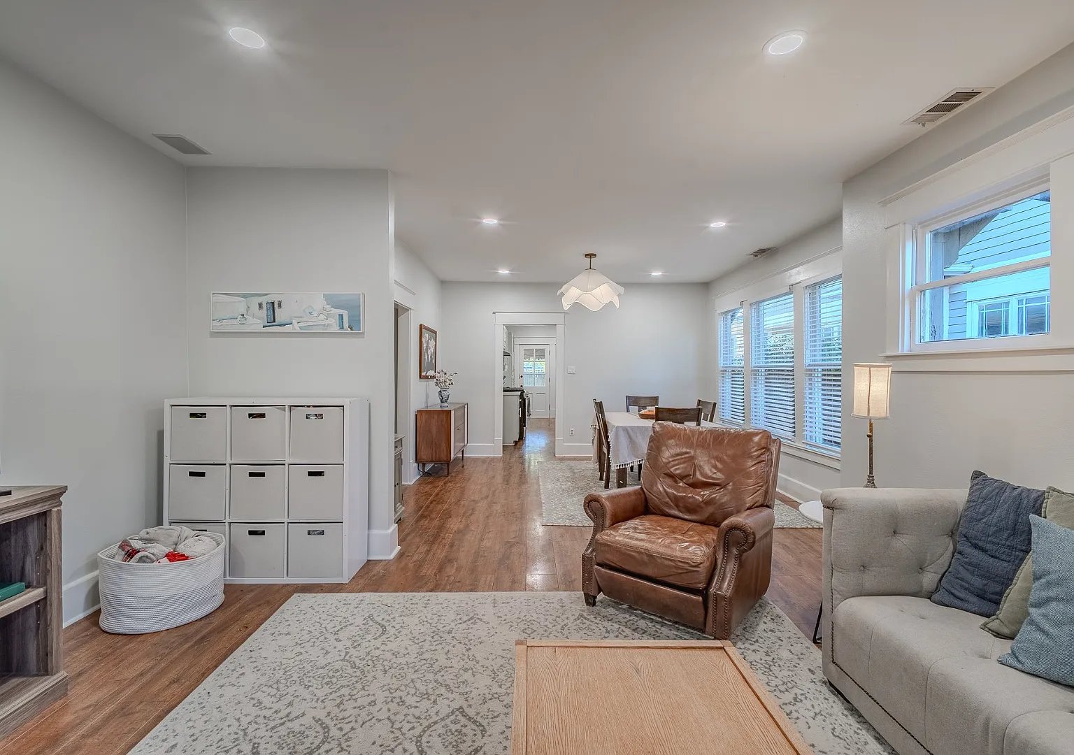 Updated Historically Charming Bungalow walking distance to Greenville Ave — Photo 3